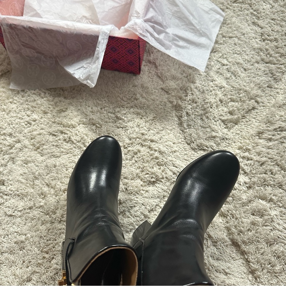 Tory Burch Kira Black Leather Ankle Boots 7 gold logo ankle short heeled - Picture 5 of 14